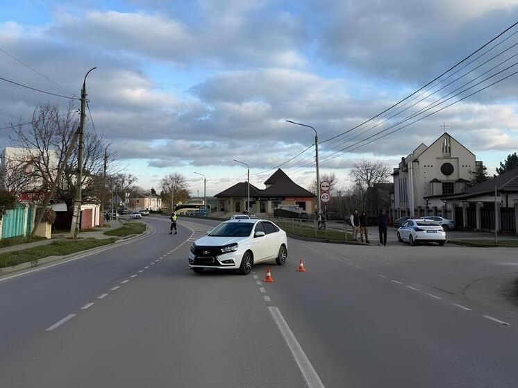 ГИБДД: в Анапе легковушка сбила пенсионерку, переходившую дорогу в неположенном месте