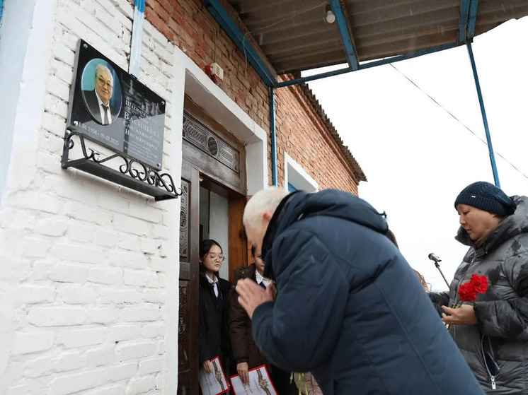 В Лагани открыли мемориальную доску памяти Санджи-Горя Васильева