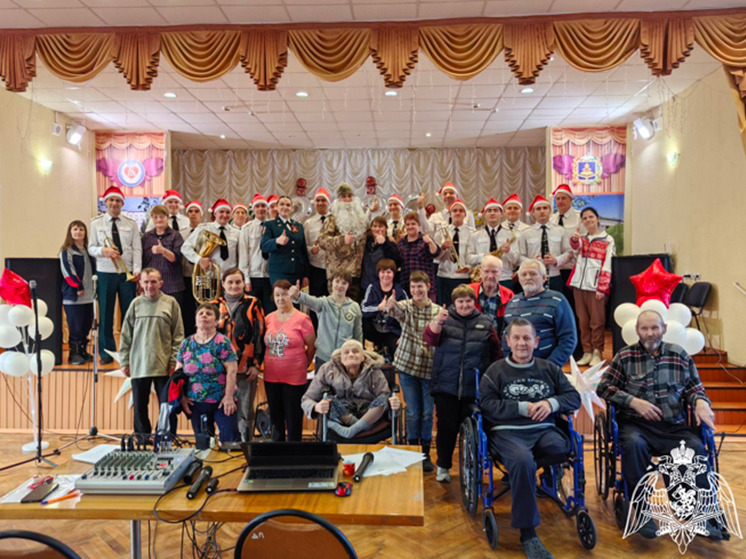 Росгвардейский Дед Мороз посетил брянский дом-интернат