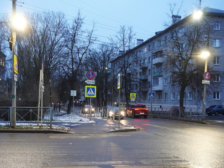 В Великом Новгороде дополнительно подсветили нерегулируемый переход