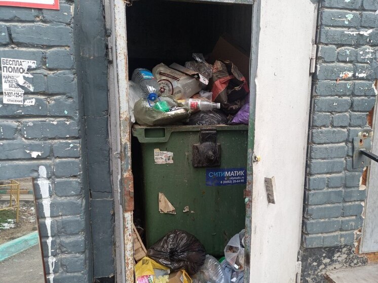 «Мусорный подарок» на Новый год: в Энгельсе «Ситиматик» забывает вывозить отходы