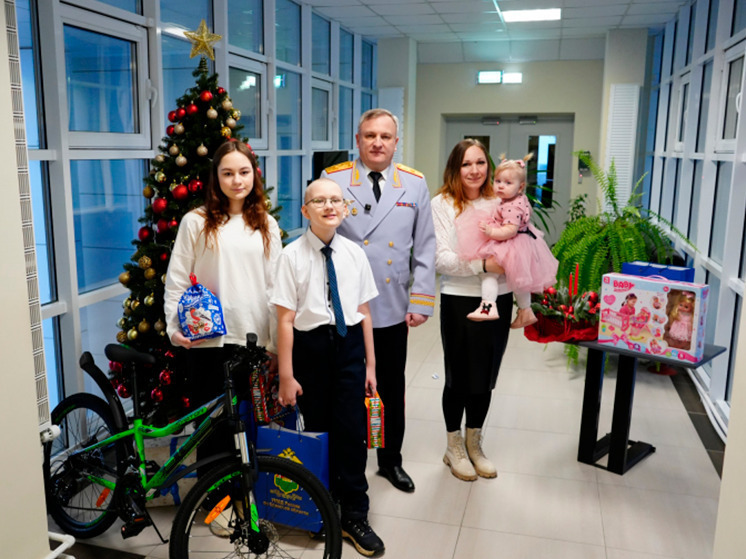 Руководство брянской полиции исполнило новогоднее желание 10-летнего мальчика