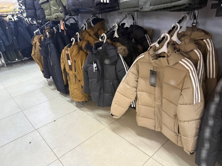 Тысячи единиц поддельной одежды и обуви изъяли в магазинах Кирова