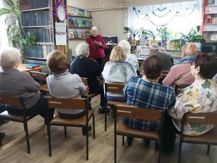 В преддверии всенародно любимого праздника симферопольская библиотека-филиал №4 им. М.М. Коцюбинского организовала для членов читательского объединения «Хорошее настроение» вечер-сюрприз «Скоро, скоро Новый год, он торопится, идет».