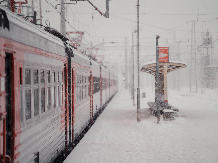 Поезд смертельно травмировал человека в Тверской области