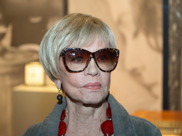 В Театре Маяковского прошла гражданская панихида по народному артисту РФ Анатолию Лобоцкому, которого публика называет русским Аленом Делоном