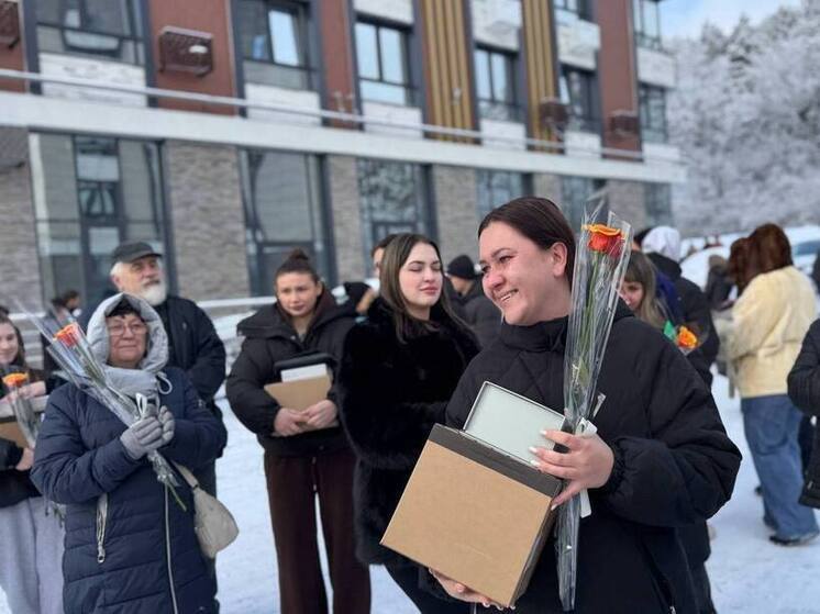 Дети-сироты получили ключи от новых квартир в Кисловодске