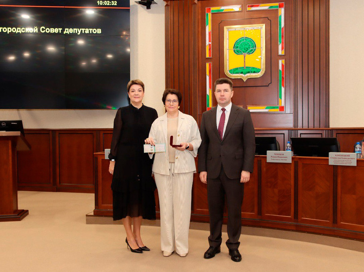 За заслуги перед Липецком: главного врача инфекционной больницы наградили знаком отличия