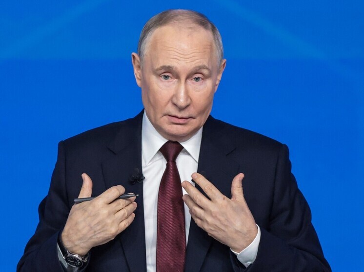 Путин поручил внедрить в стратегию образования до 2036 года меры по переквалификации из-за развития ИИ