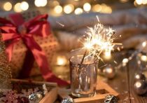 Новый опрос в США раскрывает приоритет американцев в праздничный сезон: несмотря на всё обаяние украшений и подарков, абсолютное большинство ценит возможность провести время с семьёй и друзьями