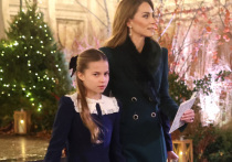 В канун Рождества принцесса Уэльская Кэтрин и её восьмилетняя дочь принцесса Шарлотта преподнесли трогательный сюрприз, исполнив фортепианный дуэт для ежегодной рождественской службы, которая транслировалась по телевидению