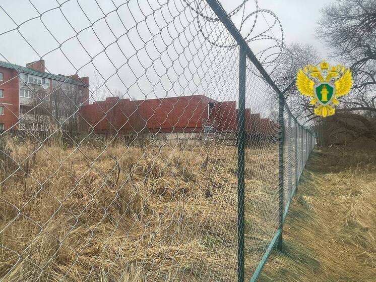 Жителей калужского Жукова оградили от опасного объекта