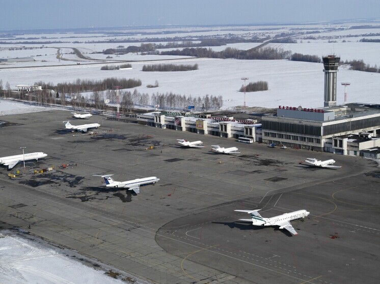 Авиалайнер из Китая экстренно сел в аэропорту Казани из-за беременной пассажирки