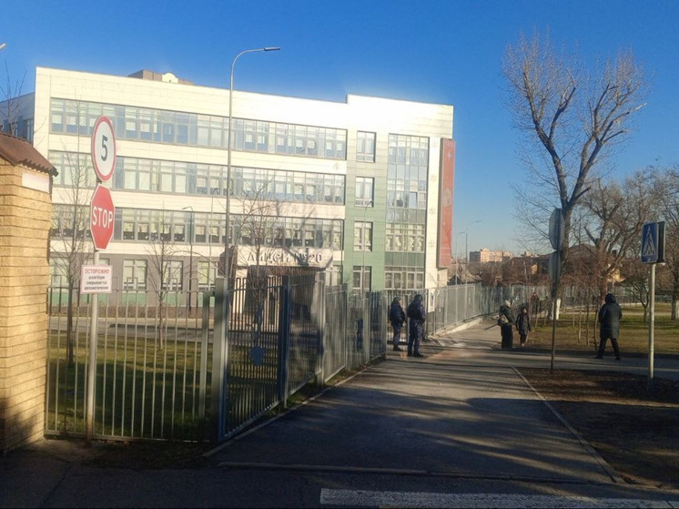 В Ростове экстренно эвакуировали лицей №20