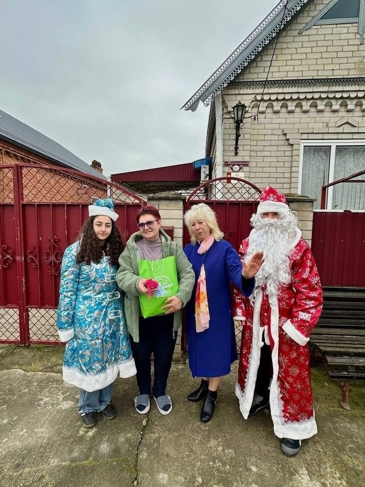 Депутат ЗСК Владимир Зюзин участвует в акции «Новый год в  каждый дом» в Тбилисском районе