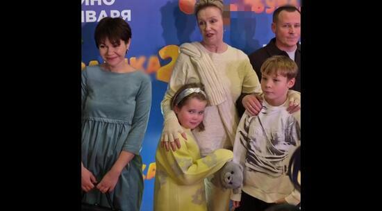 Ирина Розанова приехала в кино с детьми и внуками