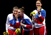 Международная федерация фехтования разрешила российским и белорусским спортсменам в юниорской и кадетской категориях участвовать в мировых соревнованиях с флагом, гимном и национальными символами начиная с 2026 года