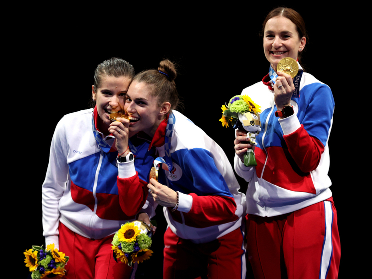 Международная федерация фехтования разрешила российским и белорусским спортсменам в юниорской и кадетской категориях участвовать в мировых соревнованиях с флагом, гимном и национальными символами начиная с 2026 года