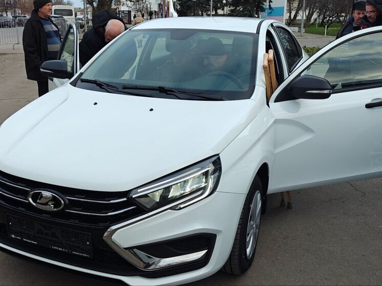 В Херсонской области Соцфонд вручил три автомобиля пострадавшим на производстве