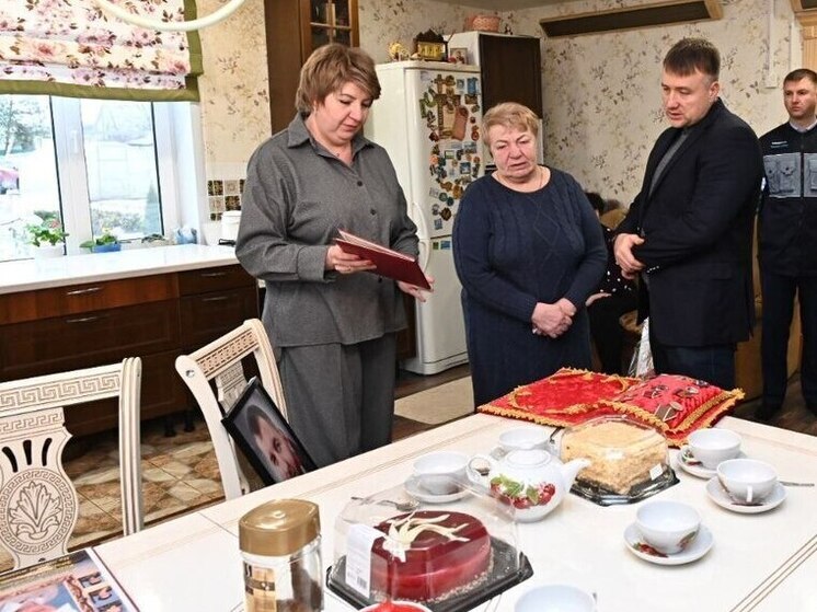 В Серпухове в дом матери погибшего героя Дениса Подымкина пришло тепло