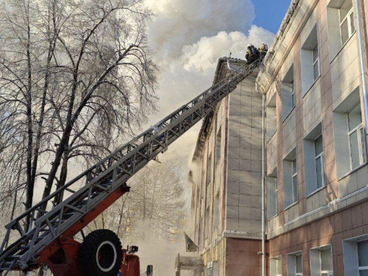 В педколледже Новосибирска ввели режим повышенной готовности после крупного пожара
