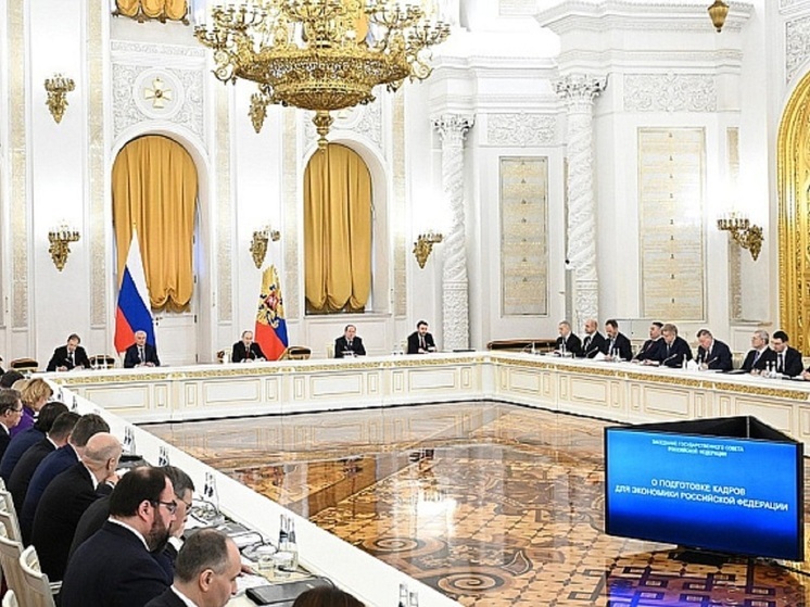 Губернатор Бочаров принимает участие в заседании Госсовета