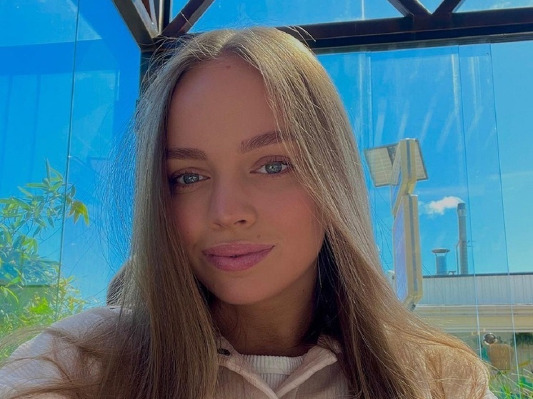 Российская художественная гимнастка, мастер спорта международного класса, победительница и призер всероссийских и международных турниров Анфиса Зайцева снялась в атмосферной рекламной фотосессии. Спортсменка стала лицом бренда женской одежды.