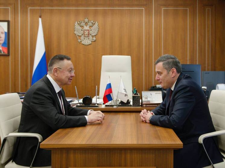 Губернатор Курской области Александр Хинштейн провёл рабочую встречу в Москве с министром строительства и ЖКХ России Иреком Файзуллиным