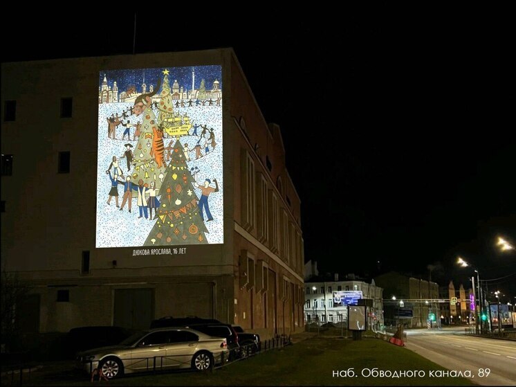 Юные петербуржцы «разукрасили» фасады домов своими рисунками