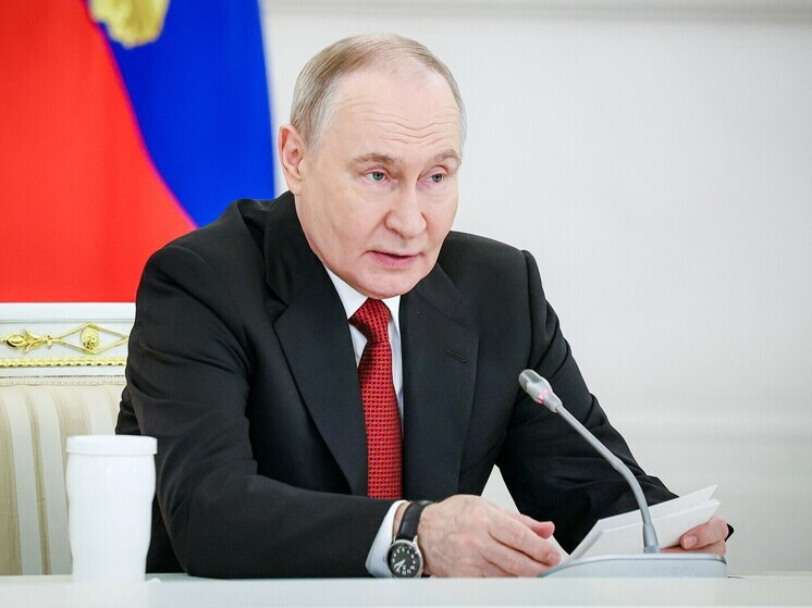 «Призвал дружить»: Путин выступил за поиск компромисса между маркетплейсами и банками в споре о скидках