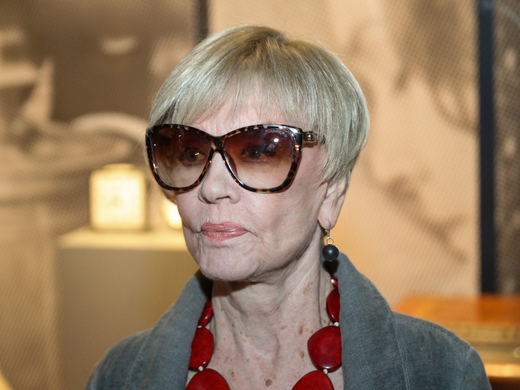 Ушедшие друг за другом Алентова и Лобоцкий снимались в фильме «Зависть богов», где играли возлюбленных