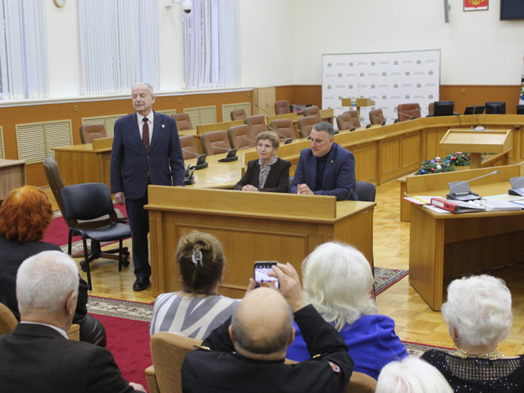Мэр Великого Новгорода поблагодарил за работу актив совета ветеранов