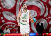 И всё-таки мы весьма разные с американцами в плане баскетбола. Причём под «мы» подразумевается не только Россия, но вся старушка Европа. Алексей Швед остался до завершения чемпионата в казанском УНИКСе. Здесь можно говорить о тренде, в который прекрасно вписывается этот контракт. Если в США любят всё больше молодых баскетболистов, то в Европе и России предпочтение отдают возрастным спортсменам. 