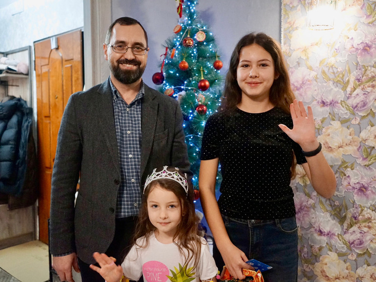 Заммэра Орла поздравил четырех детей в рамках акции «Елка желаний»