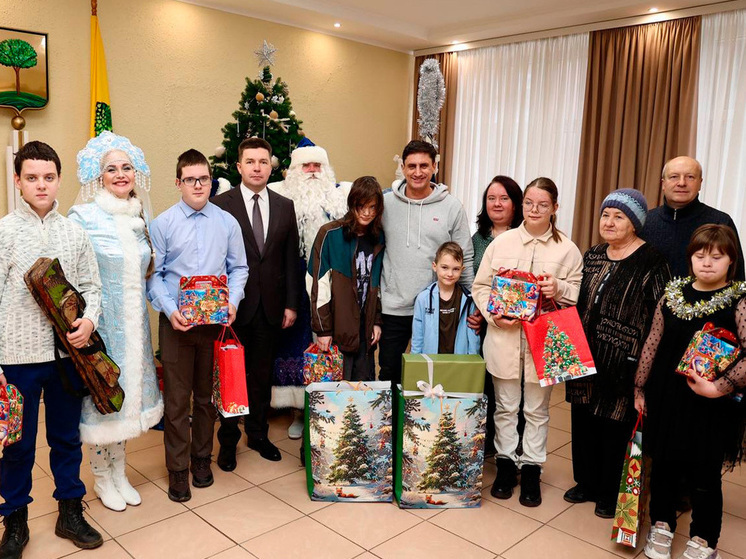 Глава города осчастливил юных липчан в рамках новогодней акции