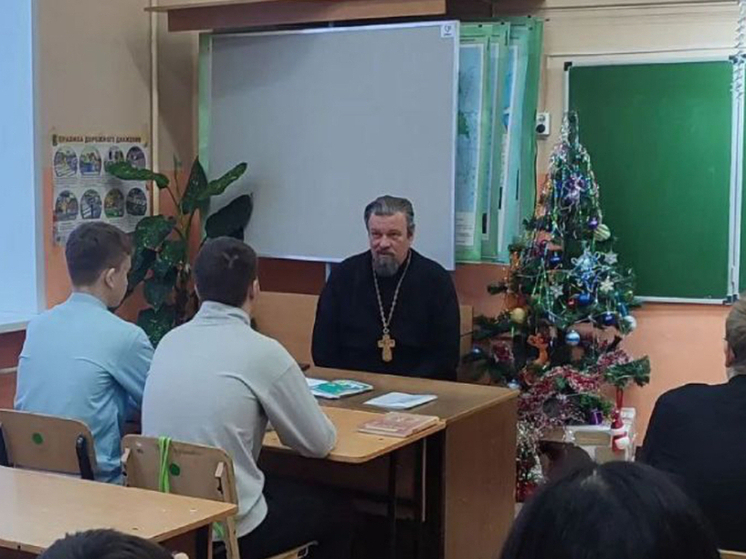 Священник предупредил орловских школьников об опасности интернет-зависимости