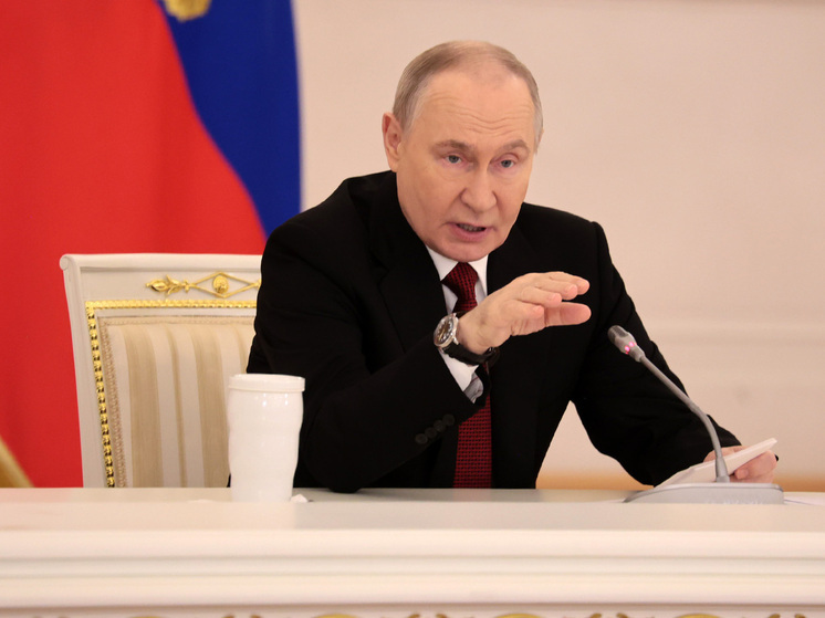 Владимир Путин призвал чиновников готовиться к технологическому прорыву