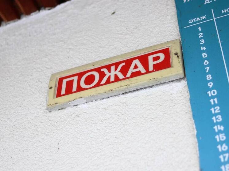 Пожар в двухэтажном здании потушили в Невском районе Петербурга