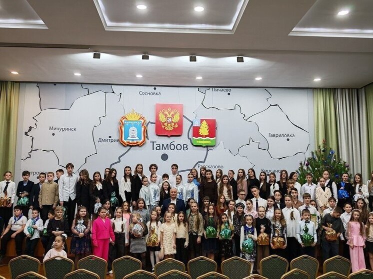 Новогодний триумф котовских талантов: 150 юных звёзд получили заслуженные награды