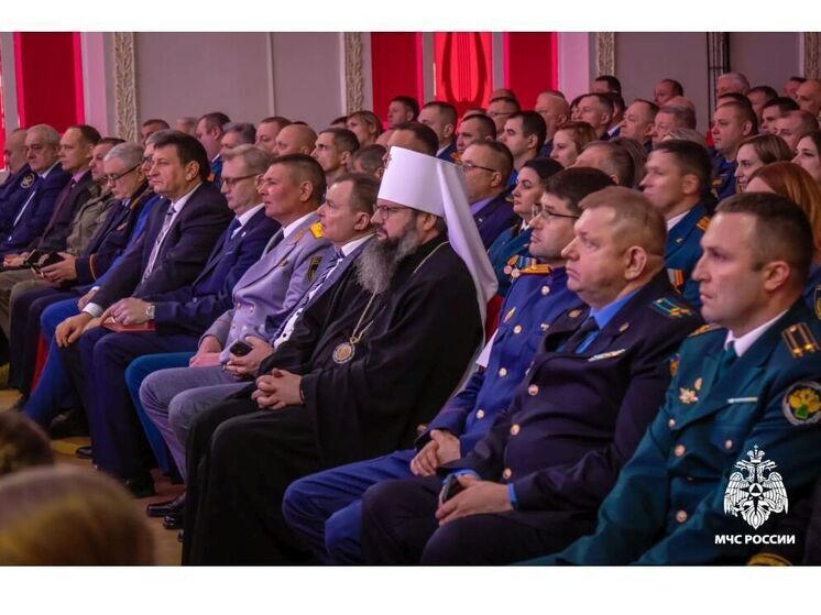 Смоленские спасатели торжественно отметили 35-летие МЧС России и День спасателя