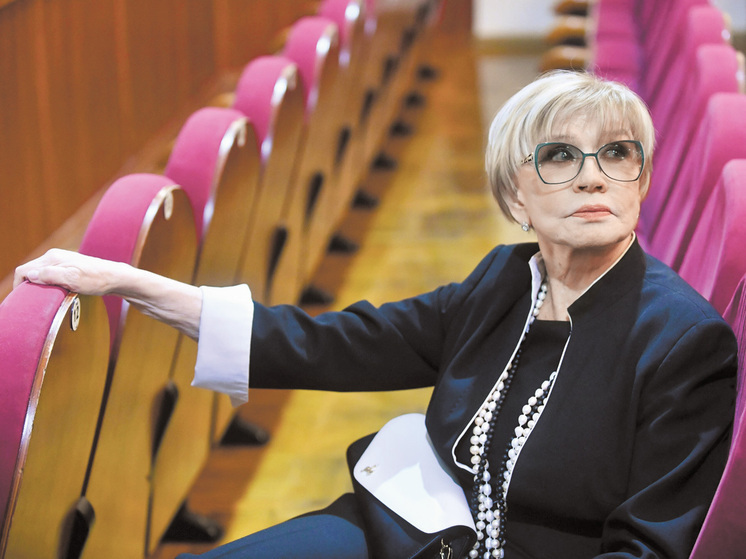 25 декабря в Театре Маяковского прощались с актером Анатолием Лобоцким, скончавшимся в 66-летнем возрасте после онкологического заболевания