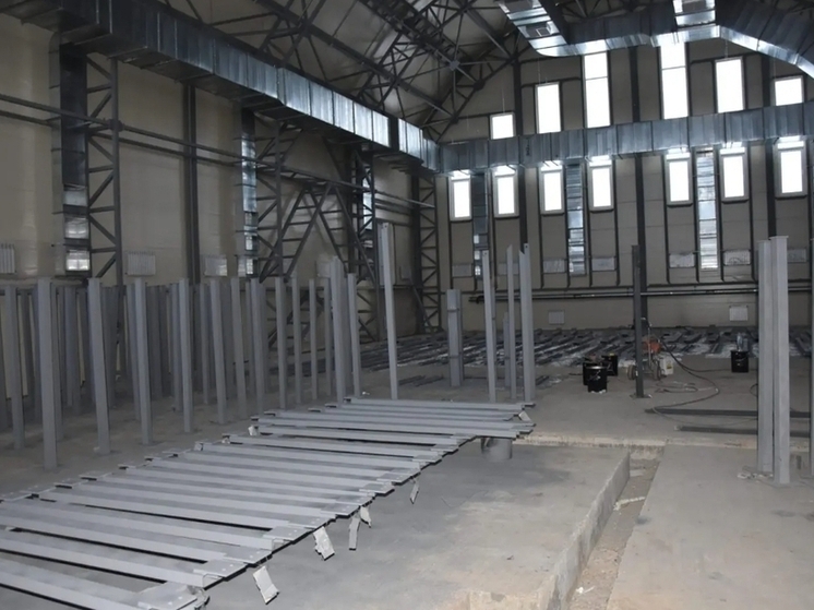 Строители модульного бассейна в Костроме готовятся к установки чаши