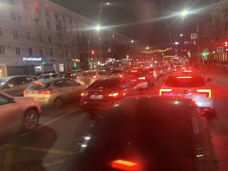 Центр Воронежа накрыли бешеные пробки