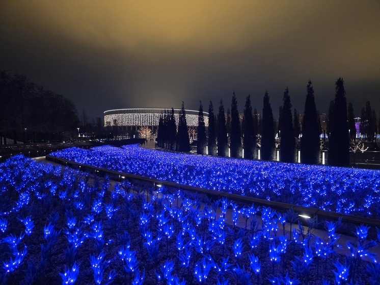Нашествие ёлок и белых кроликов: популярные локации Краснодара украсили к Новому году