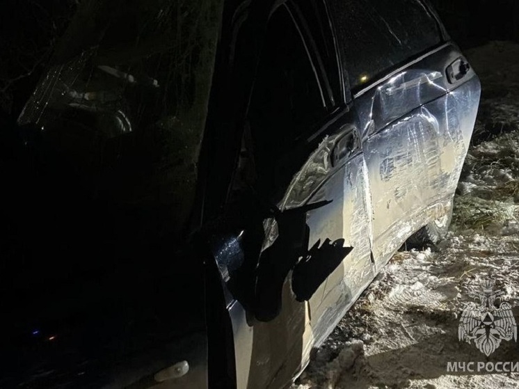 Ивановские спасатели «вырезали» раненого мужчину из смятого автомобиля