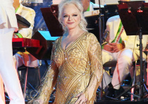 Сегодня в Мосгорсуде слушалось дело о выселении Ларисы Долиной из квартиры в Хамовниках, которую она продала Полине Лурье