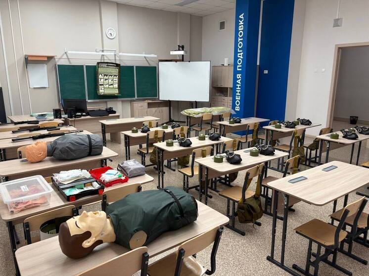 В абаканской школе №33 открыли уникальный методический центр по двум предметам