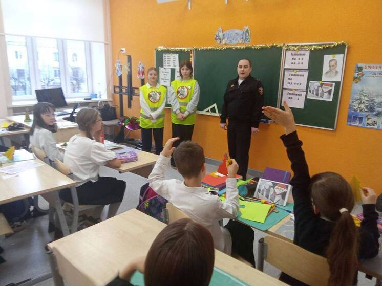 Серпуховская ГИБДД учит детей безопасности в преддверии каникул