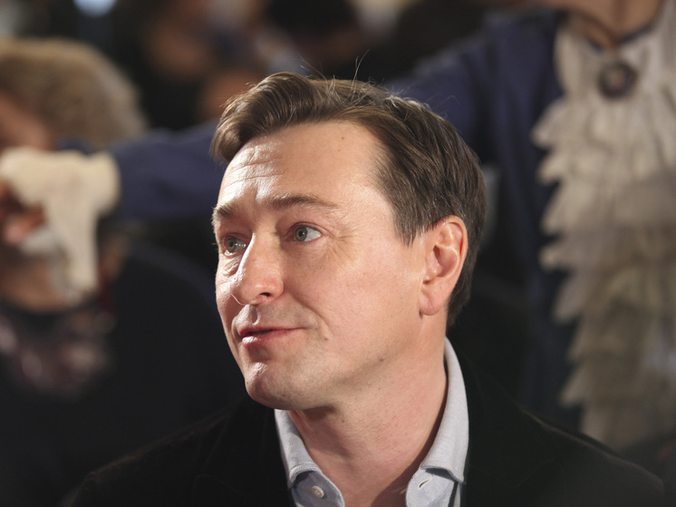 Сергей Безруков требует взыскать 500 тысяч рублей за продажу масок с его лицом