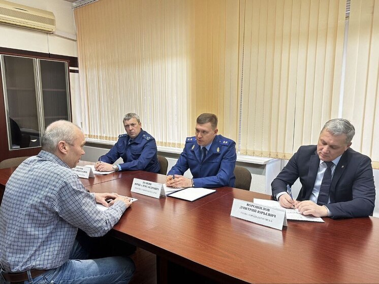 Прокурор Ставропольского края Юрий Немкин встретился с жителями Пятигорска по вопросам ЖКХ